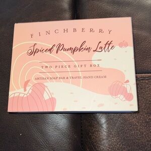 Finchberry spiced pumpkin latter two pice gift box